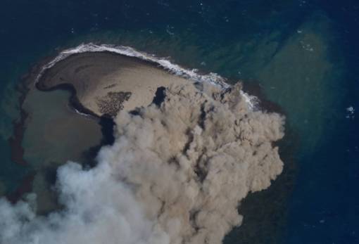 Έκρηξη ηφαιστείου γέννησε νέο νησί ανοιχτά της Ιαπωνίας