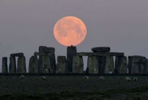 Tη μυστηριώδη σχέση του Στόουνχεντζ με τη Σελήνη ερευνούν οι ειδικοί