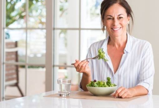 Ποιες τροφές εμποδίζουν την απώλεια βάρους μετά την εμμηνόπαυση;
